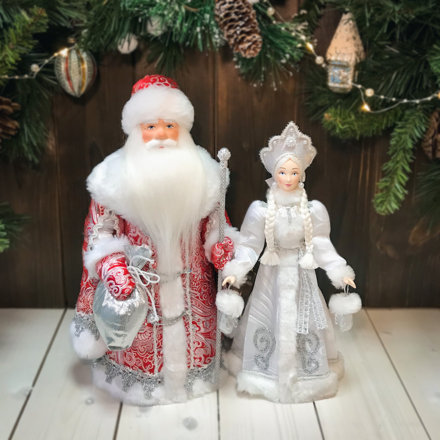 Дед Мороз 055 и Снегурочка с варежками